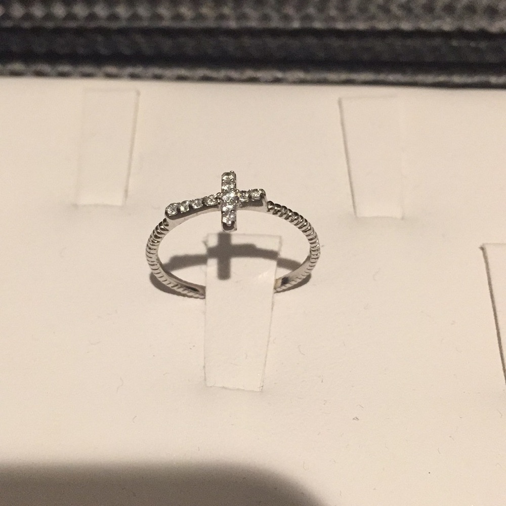 Sterling silver CZ cross ring size 6